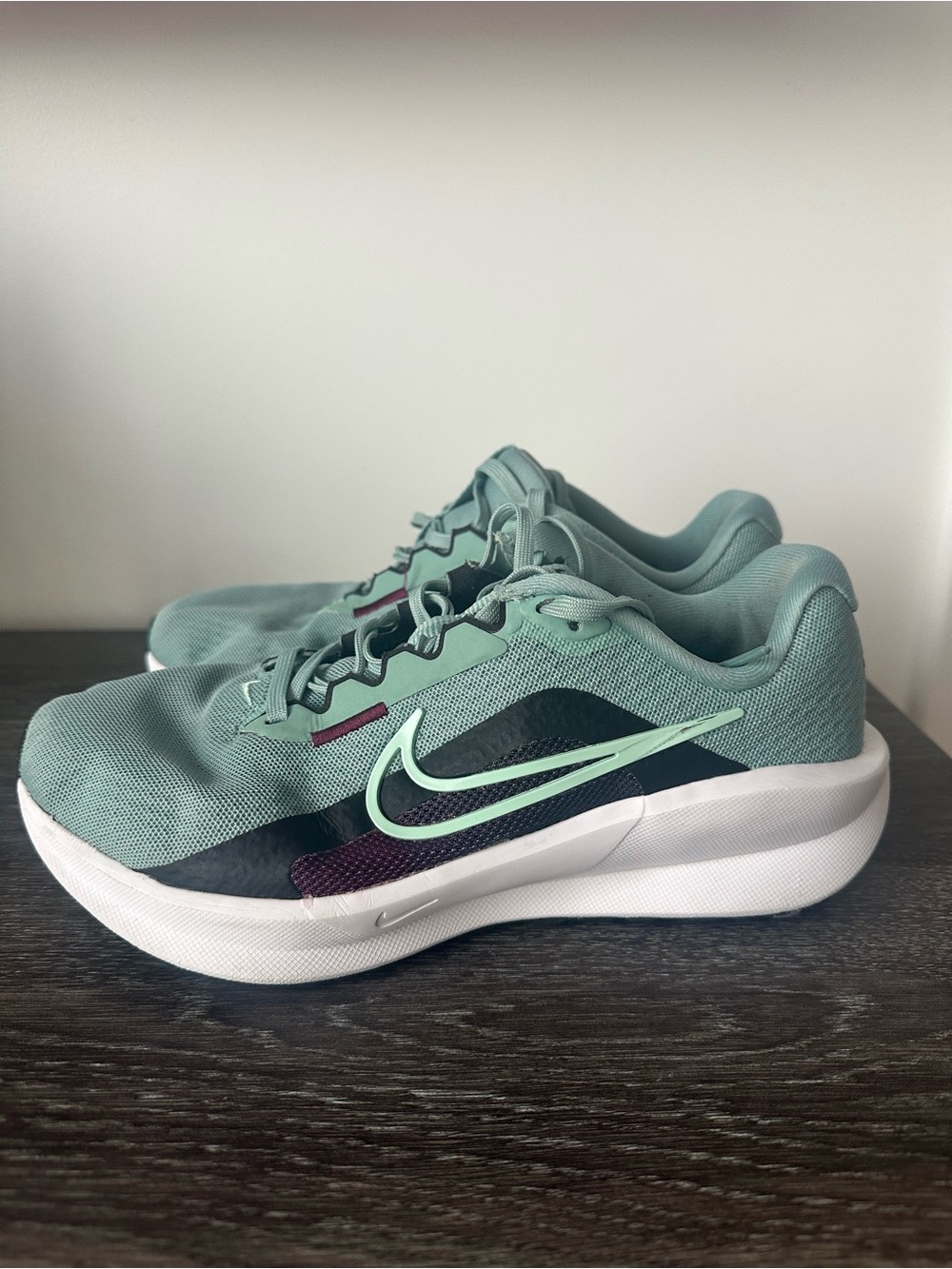 Nike Women's Seafoam Green Running Sneakers with White Sole